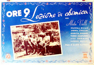 ORE 9: LEZIONE DI CHIMICA. Italia. Cartelera. A LAS NUEVE, LECCIÓN DE QUÍMICA. Ore 9: Lezione di chimica. 1941. Italia. Dirección: Mario Mattoli. Reparto: Alida Valli, Irasema Dilián, Andrea Checchi, Giuditta Rissone, Carlo Campanini, Ada Dondini, Carlo Micheluzzi, Sandro Ruffini.