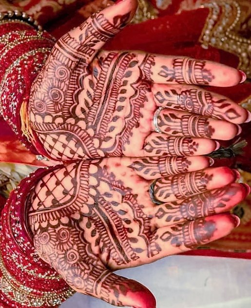 Beautiful Dulhan Mehndi Design for Hands