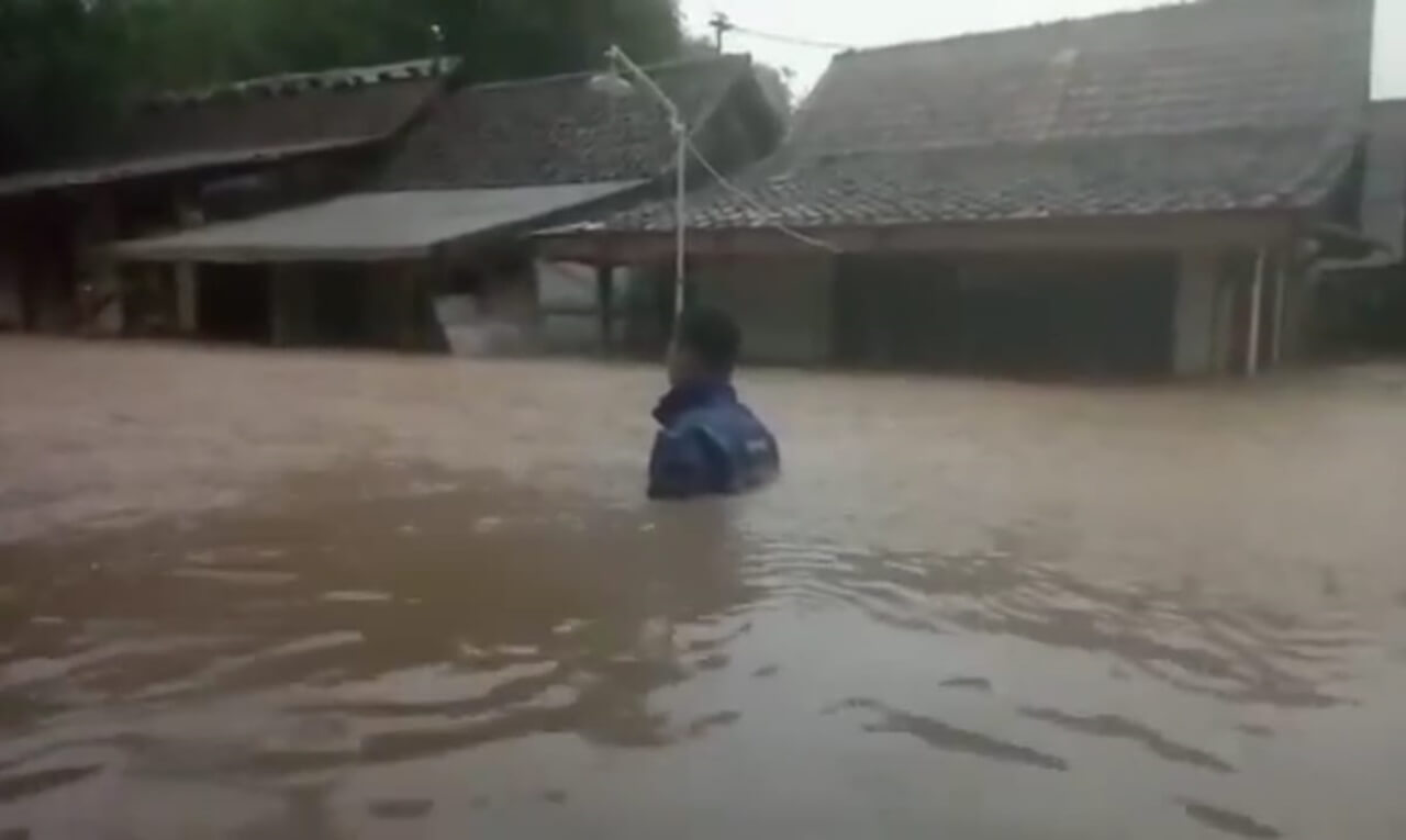 Diguyur Hujan Seharian, Sejumlah Wilayah di Kaliwungu Kendal Terendam Banjir