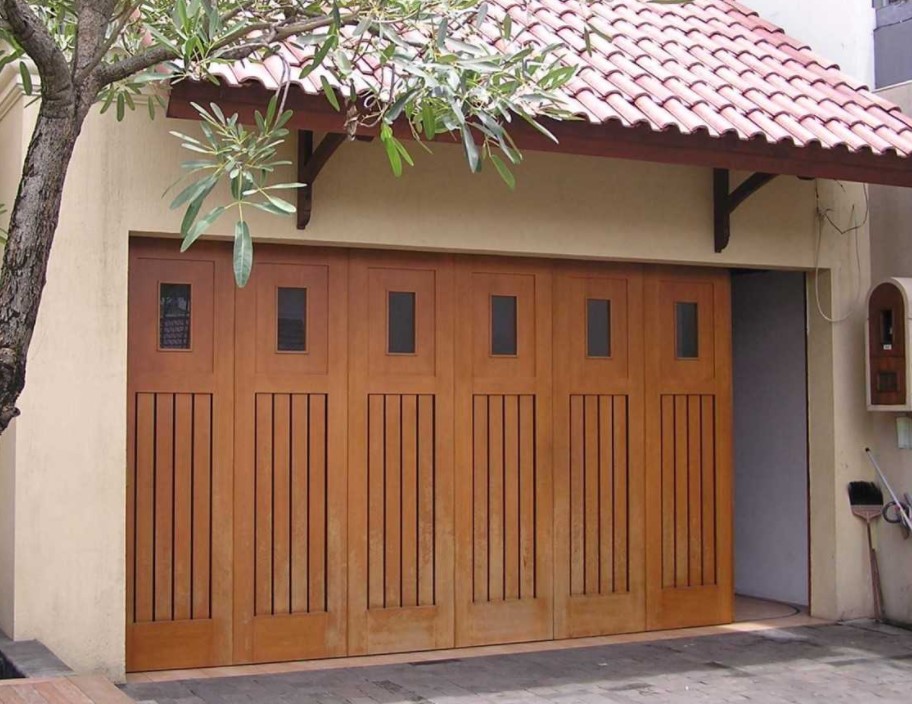 82 Model Pintu  Garasi  Mobil dari Besi  dan Kayu Minimalis  