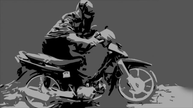 AKSI PELAKU PENCURIAN MOTOR TERTANGKAP KAMERA CCTV  DI JALAN SWASEMBADA TIMUR, JAKARTA UTARA