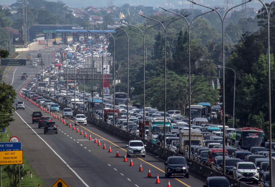 Jalur menuju Puncak Bogor padat, Polisi berlakukan ganjil genap dan satu arah