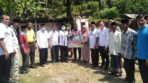 Baznas Padang Pariaman Bantu Rumah Tak Layak Huni Warga Duku Nagari Pilubang