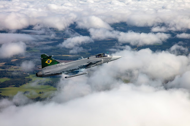 Primeiro Avião de Caça Gripen Brasileiro da FAB voa no Brasil | É MAIS QUE VOAR