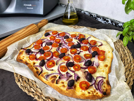 Pizza Alsaciana de Crème Fraîche Vegetariana con MyCook Touch