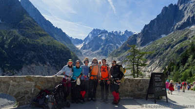 Terraza de la estación de tren de Montenvers en la Mer de Glace.