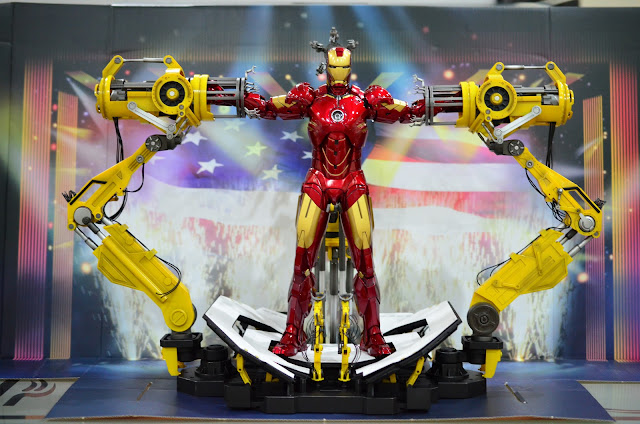 Hot Toys Iron Man Mark IV with Suit Up Gantry