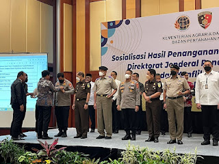 Kapolda Sulsel meraih Pin emas Dari Menteri ATR/ BPN RI Terkait Penanganan Kejahatan Pertanahan