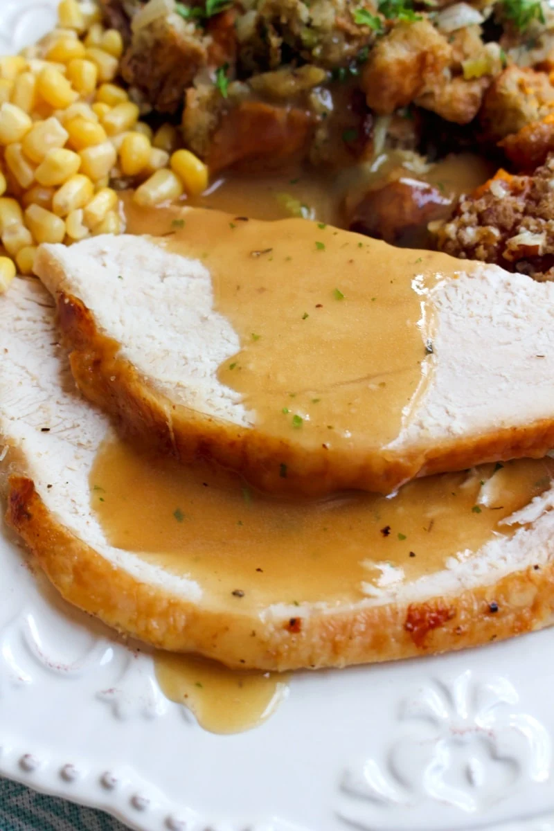 urkey Dripping Gravy doesn't have to be intimidating! This easy recipe uses the drippings from your turkey to make rich, flavorful gravy in just 20 minutes. It is the perfect accompaniment for your turkey and mashed potatoes! #Thanksgiving #gravy