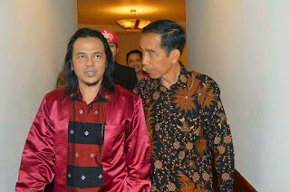 Sultan Iskandar Mahmud Badarudin bersama Bok.Preaiden Jokowidodo