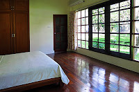 2 sleeping rooms with king size bed