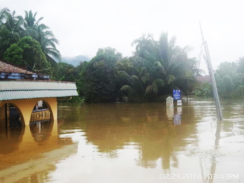 15 gambar banjir besar dan kawasan banjir teruk di sarawak 2016, tonton video banjir besar sarawak 2016, pasca banjir, pembersihan rumah selepas banjir, pusat pemindahan banjir sarawak