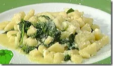 Gnocchi di patate con spinaci e castelmagno