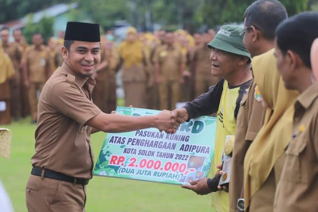 Wakil Walikota Solok Pimpin Apel Gabungan Menyambut Piala Adipura tahun 2022.