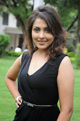 Madhu Shalini glam pics-thumbnail-12