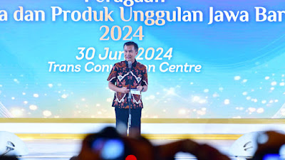 PKJB - KKJ 2024  Bupati Wali Kota Jadi Model Peragaan Wastra Khas Jabar