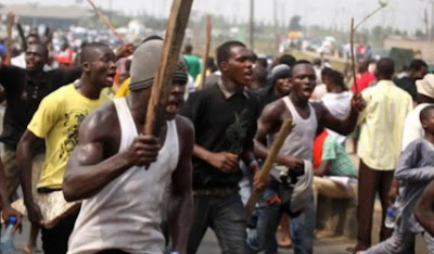 Ibadan Trader Caught Eating Human Faeces With Bread For Money Rituals Attacked By Mob