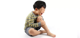 बच्चों के हाथ पैरों में दर्द क्यों होता है बच्चों के घुटने में दर्द रात को सोते समय पैर में दर्द का इलाज पैर में दर्द के घरेलू उपाय