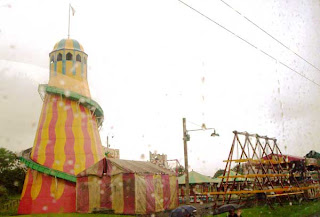 Feria bajo la lluvia