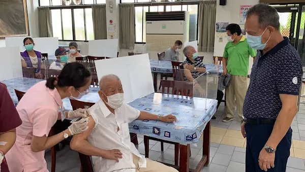 中彰榮家接種AZ疫苗第二劑 住民就地施打免奔波