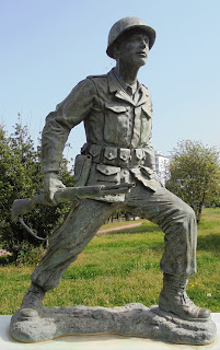 το Μνημείο των Ελληνοαμερικάνων Εθελοντών του ΒΠΠ στο Άλσος Στρατού