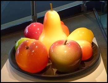 02d - Corning Glass Museum - Glass Fruit