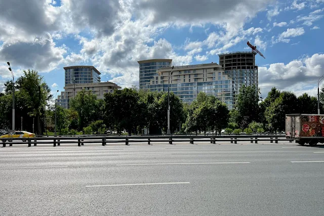 Ленинградское шоссе, строящийся жилой комплекс Aquatoria