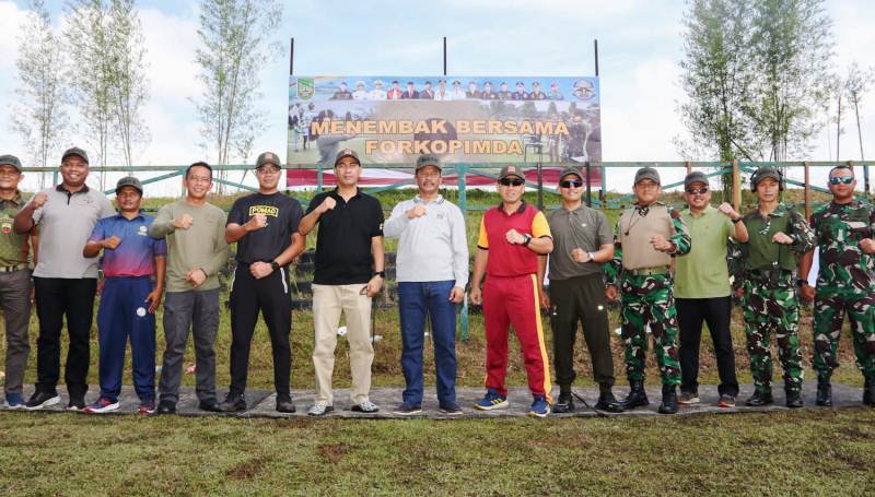 Rudi Bersama Forkopimda Latihan Menembak di Mako Yonif 10/SBY
