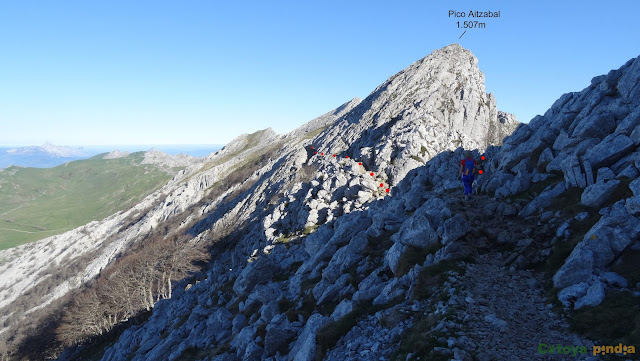 Ruta circular al pico Aitxuri o Aitzgurri, techo de Guipúzcoa en el País Vasco