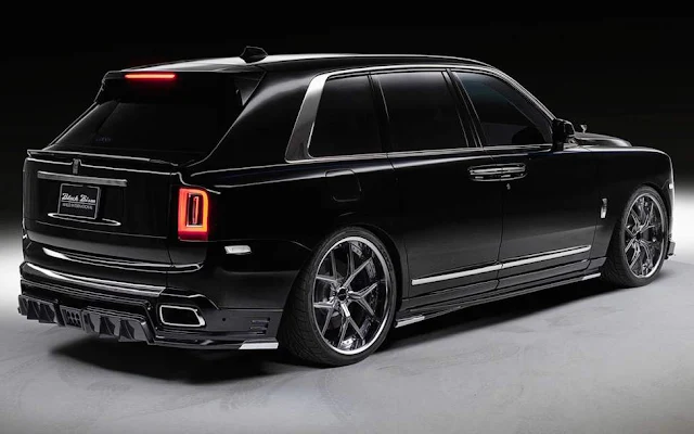 Rolls Royce Cullinan 2020 todo enfeitado chega ao Japão