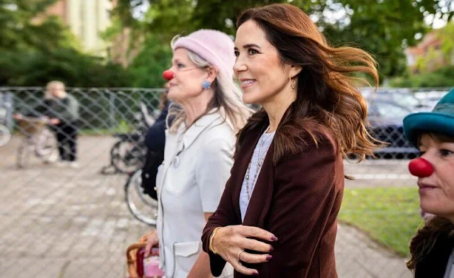 Crown Princess Mary wore mid-rise straight-leg trousers by Ralph Lauren. Malone Souliers Maureen pumps