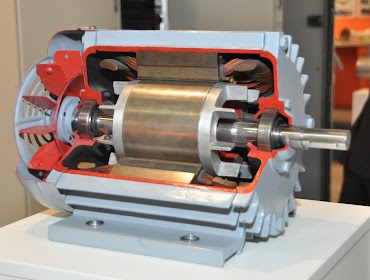  ما هو المحرك الحثي؟ (Induction Motor)