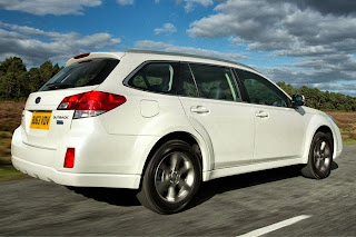 Subaru Outback 2.0D SX Lineartronic (2014) Rear Side