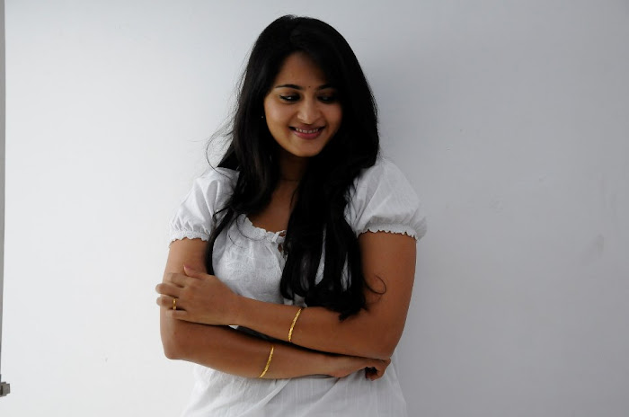 anushka new from mirchi unseen pics