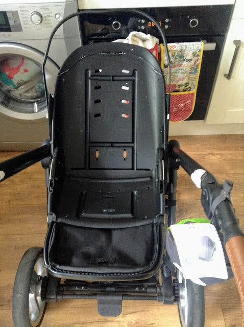 Mutsy Evo Travel System, Maxi Cosi Car Seat, Pram, Pushchair, Stroller Review. Easy To Remove Covers and Easy To Wash.