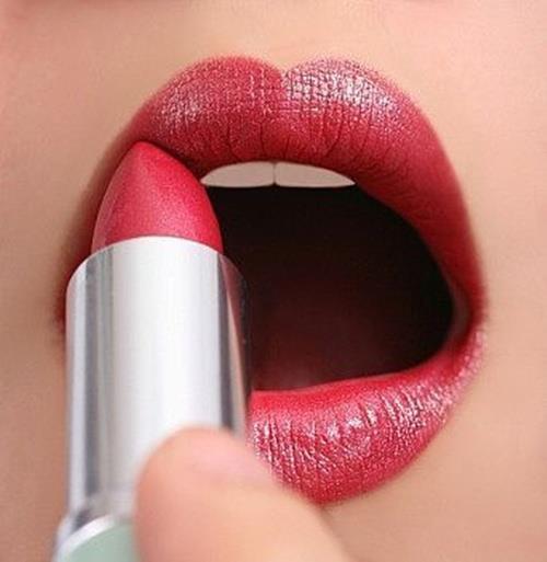 red lipstick