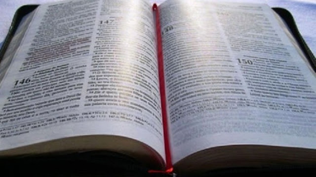 Bíblias impressas continuam mais populares que os aplicativos, segundo pesquisa