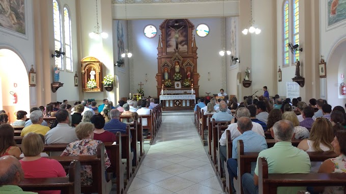 SANTUÁRIO - CELEBRAÇÃO DE PÁSCOA CORÔA A SEMANA SANTA