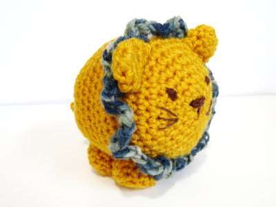 Plush toy lion in crochet