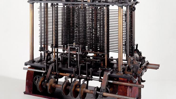 डिफरेंस इंजन ( Difference Engine ) और एनालिटिकल इंजन ( Analytical Engine )  ब्रिटिश गणितज्ञ चार्ल्स बैबेज ( Charles Babbage ) ने 1822 में डिफरेंस इंजिन का आविष्कार किया जो भाप से चलता था तथा