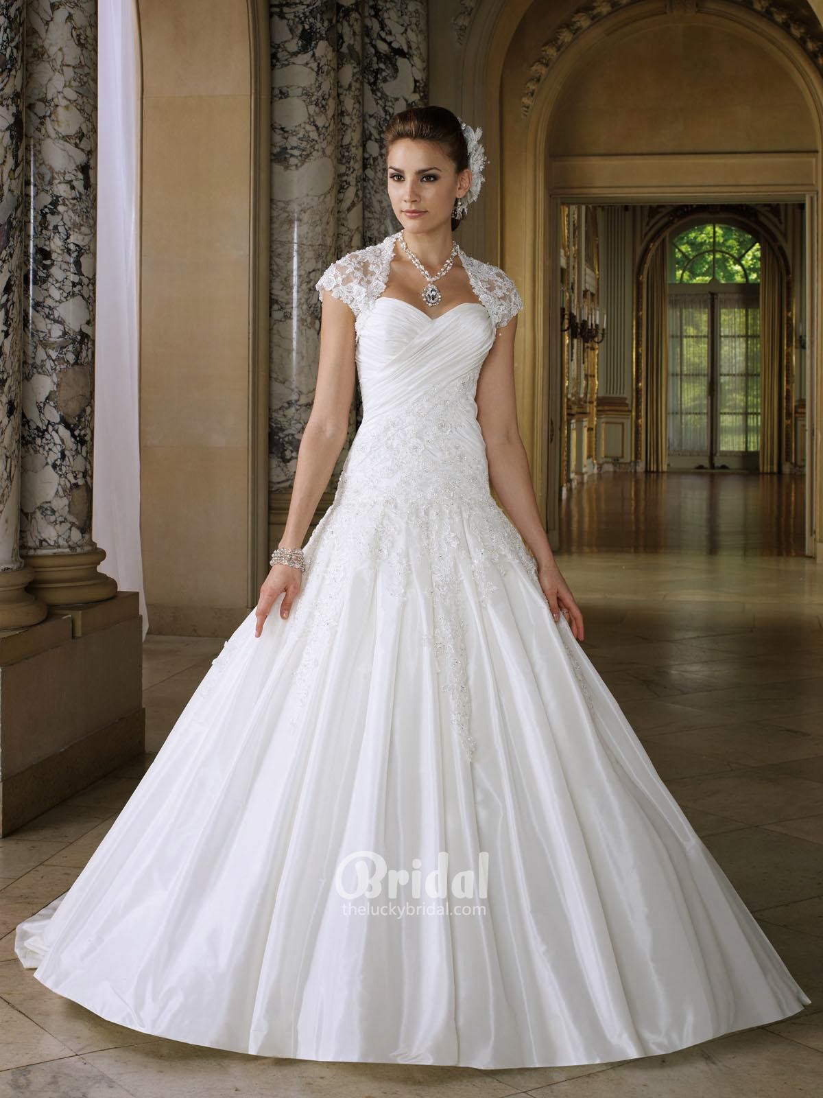 wedding dresses sweetheart neckline princess ball gown The lace bridal gowns are special and fashion in latest years. You 