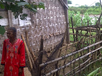 Nenek Penjual Brayo yang Bertahan Hidup di Bantaran Sungai Tayu