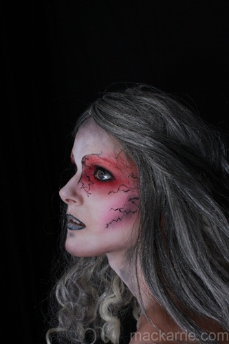 c_ZombieChicHalloweenMakeUpLook15