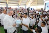 Mandatario celebra cumpleaños entregando títulos en el municipio Quisqueya, en San Pedro de Macorís