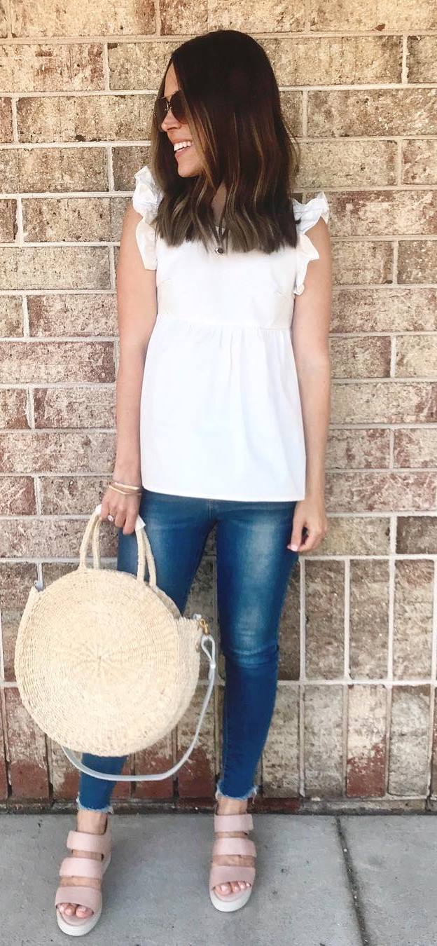 best summer outfit idea / white top + skinny jeans + bag + platform sandals