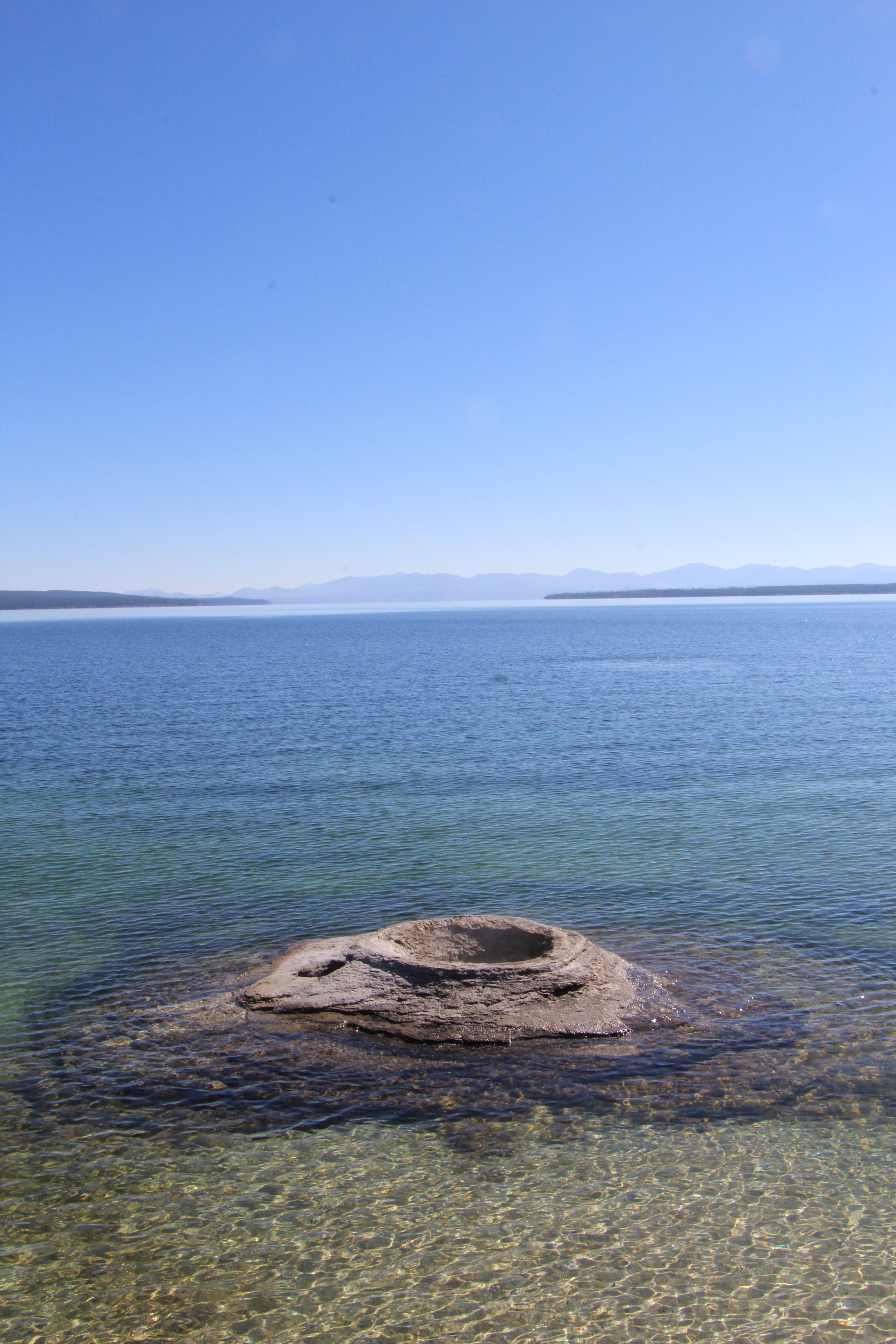 yellowstone, wyoming, hot springs, Yellowstone lake, yellowstone hot springs, national park, wyoming travel guide, us national park