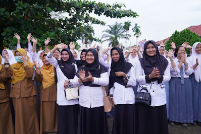 Ayo Semangat Pemprov Riau Alokasikan Rp76,704 M Gaji Guru Bantu