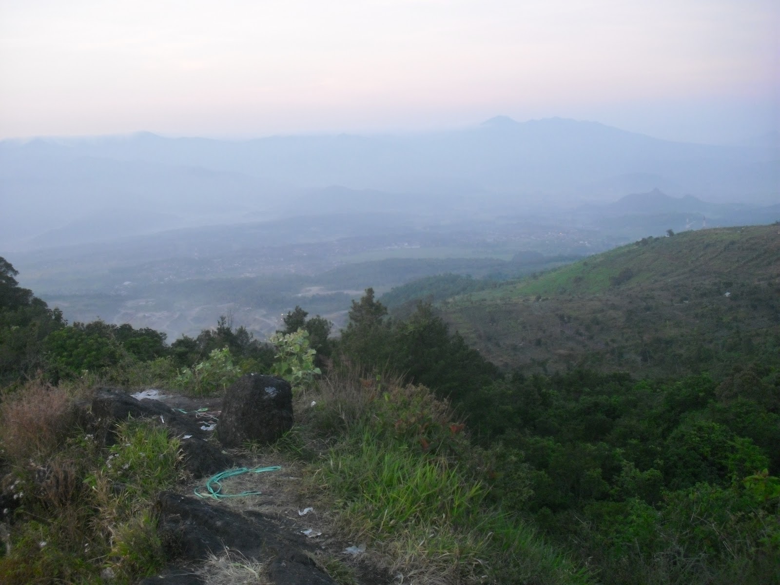 Wisata Kasumedangan: Gunung Karang Sumedang
