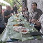 Makan Bersama Di Atas Daun Pisang, Adalah Tradisi Budaya Orang Minahasa