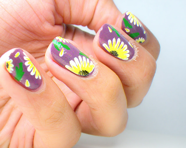 Daisies Nail Art